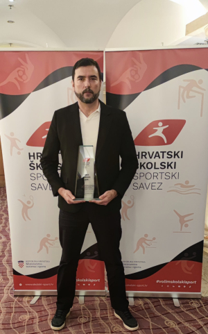 Enes Buljan je dobitnik godišnje državne nagrade za doprinos razvoju školskog sporta u Republici Hrvatskoj u školskoj godini 2022./2023.