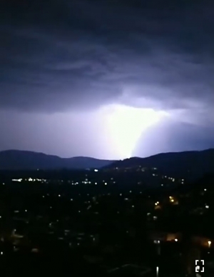 Kratak i zastrašujući video sinoćnje grmljavine