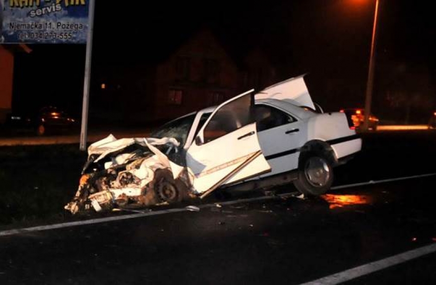 U prometnoj nesreći kod Požege od siline udara automobili završili u jarku