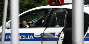 Kod dvojice u Splitu i Podstrani policija pronašla bombe i malo marihuane