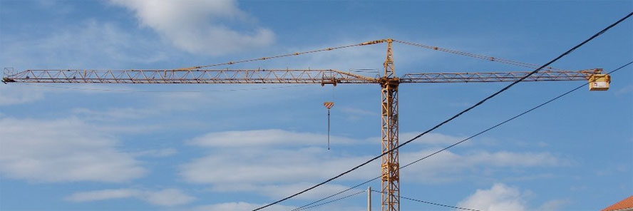 Pao skupa s dizalicom s visine od 12 metara