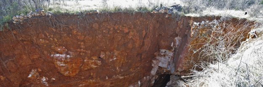 Drniš: Otvorila se nova rupa u zemlji; stručnjaci tvrde da nema razloga za brigu