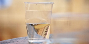 Voda nije za piće! Preporučuje se prokuhavanje vode za piće za bolesne i osjetljive osobe, malu djecu i stariju populaciju