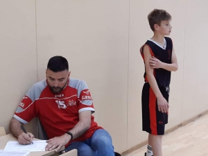 UČENICI SPORTAŠI IZ OŠ STROŽANAC POSTIŽU IMPRESIVNE REZULTATE Razgovarali smo s nastavnikom TZK-a Enesom Buljanom: „Imamo fenomenalne mlade talente, ali nam nedostaje uvjeta za rad“