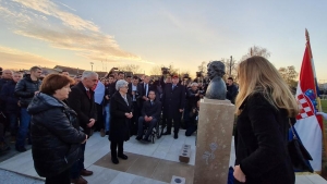 Načelnik Mijo Dropuljić i predsjednik Općinskog Vijeća Tomislav Buljan posjetili Vukovar i sudjelovali na otkrivanju spomenika Kati Šoljić