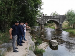 U tijeku su radovi sanacije mosta na rijeci Žrnovnici