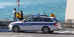 Razbojnik nožem opljačkao trgovinu u Podstrani