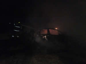 FOTO - Noćas u Podstrani izgorila dva vozila