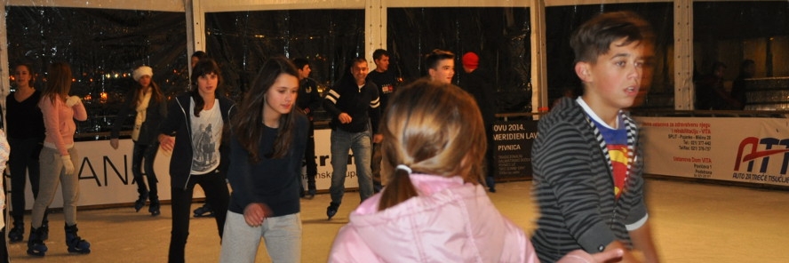 "Božićna bajka"- Galerija slika ( četvrtak 19.12 )