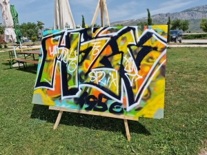 PREKRASAN AMBIJENT NA ŠETALIŠTU U PODSTRANI „Art festival“ je pun pogodak, mještani oduševljeni prizorima uz plažu: „Sviđa nam se cijelo ovo okruženje“