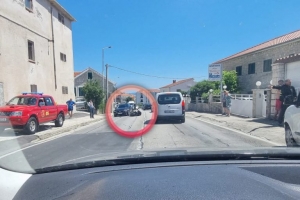 TEŽA PROMETNA NA MAGISTRALI Sudar dvaju motocikla i dvaju automobila, promet privremeno bio zatvoren