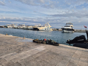 Jučer je u krugu hotela Le Meridien Lav odrađena akcija čišćenja podmorja marine i plaže