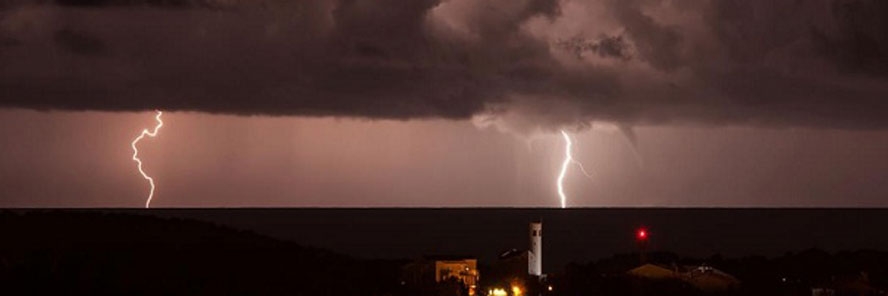 Zastrašujuća pijavica uznemirila Dubrovčane (VIDEO)