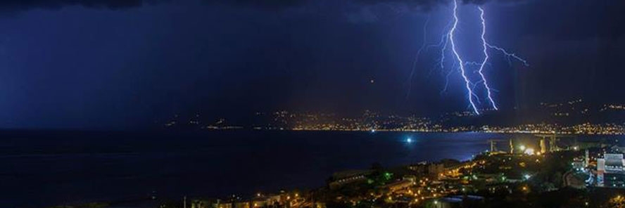 Pogledajte spektakularne munje koje su sinoć parale nebo duž cijelog Jadrana (FOTO)