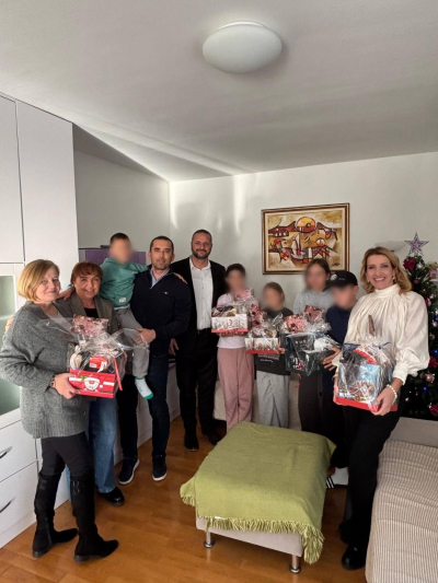Načelnik Mijo Dropuljić u blagdanskom posjetu štićenicima Doma za djecu i mladež Maestral u Podstrani