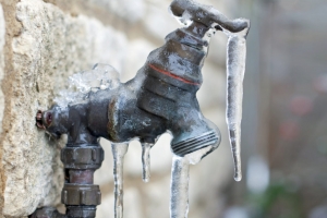 Niske temperature mogu uzrokovati pucanje i oštećenje vodovodnih instalacija! Iz Vodovoda Split upozoravaju na zaštitu cijevi