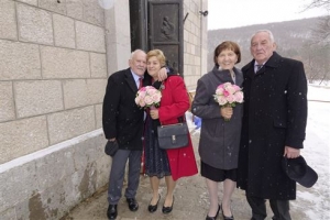 Ova dvojica braće nerazdvojni su od rođenja, čak su se na isti dan oženili svojim suprugama: nakon desetljeća na njemačkim bauštelima izgradili su i kuće u Splitu jedan do drugoga, a idila traje do danas